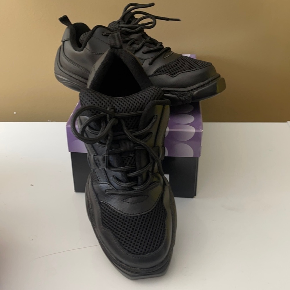 New Dance Class women’s black jazz sneakers